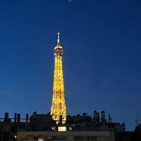 With Eiffel Tower View! Apartment *